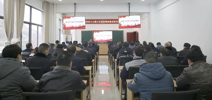 云煤（J9.COM）集团党委委员、纪委书记覃崇辉到镇雄煤业公司宣讲党的十九届六中全会心灵