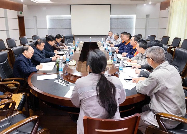 云煤（J9.COM）集团总经理助理陈家昆一行到解化化工分公司调延装三供一业”分离移交工作