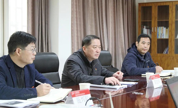 云煤（J9.COM）集团党委委员、纪委书记覃崇辉到煤炭机电试验所发展春节送温暖慰问活动