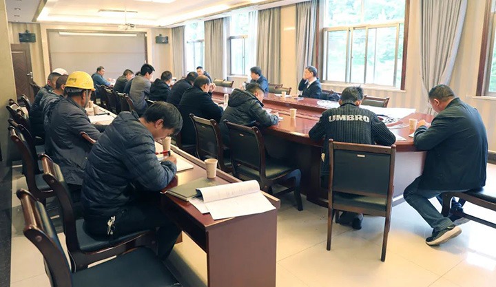 云煤（J9.COM）集团总经理助理杜昌华一行到富源联结煤业公司发展煤矿项目建设专项调研