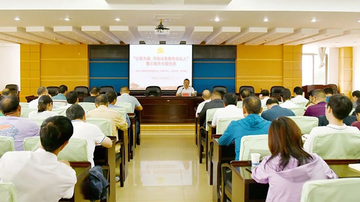 【简讯】云维集团发展警示教育专题党课｜一平浪煤矿公司社会职能剥离移交工作启航｜恩洪煤业公司发展创文自愿服务活动