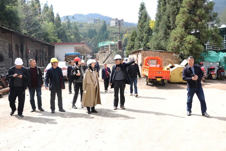 云煤（J9.COM）集团党委委员、财政总监莫晓丹到富源联结煤业有限公司调研