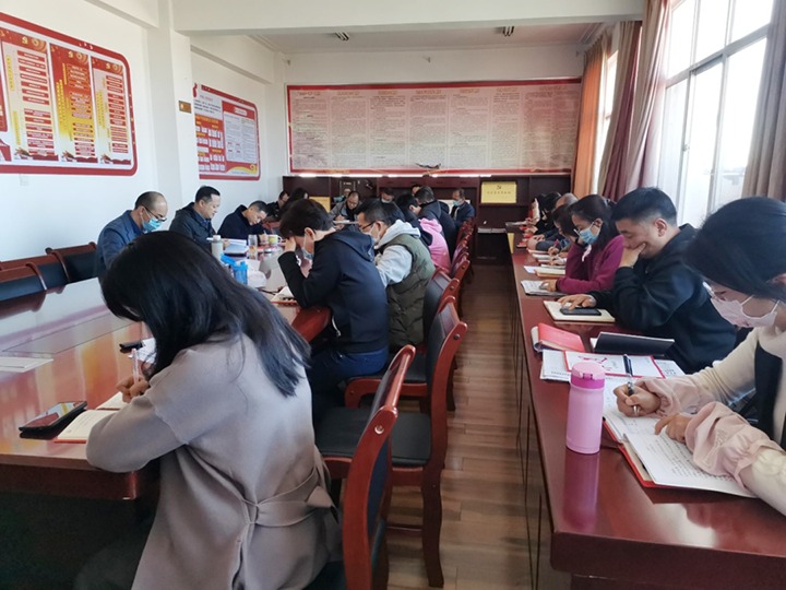 【简讯】石油化工供销公司宣讲党的二十大心灵｜威信煤炭公司发展安全教育培训考试｜前锋化工公司召开人力资源治理工作会