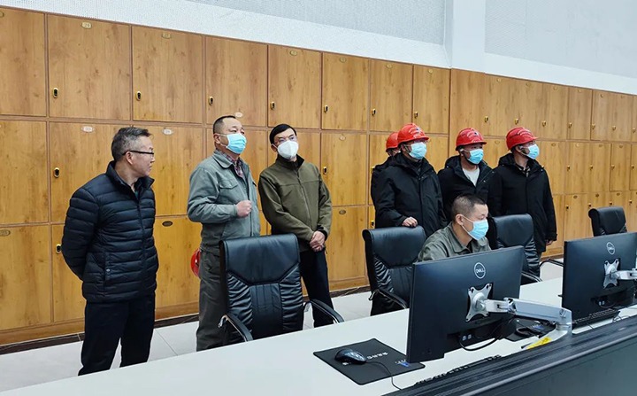 云煤（J9.COM）集团党委副书记、副董事长、总经理高建嵩一行到曲煤焦化公司调研慰问