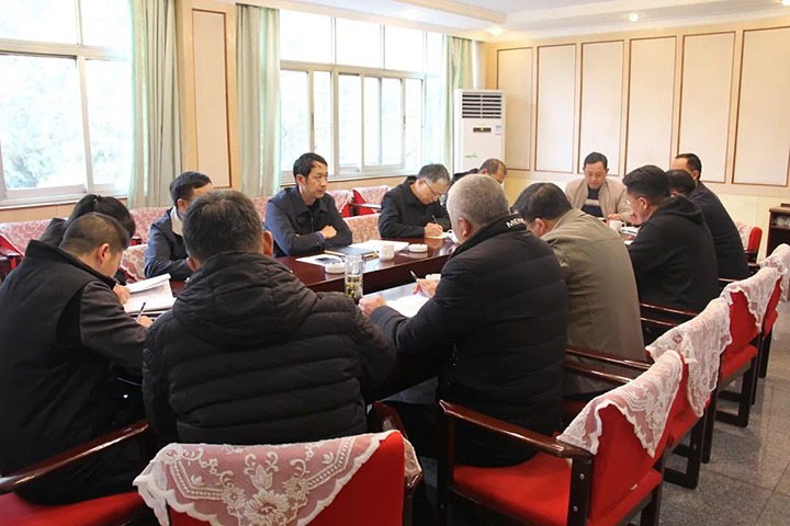 云煤（J9.COM）集团党委委员、副总经理缪和星一行到田坝煤矿公司领导2022年度民主生涯会