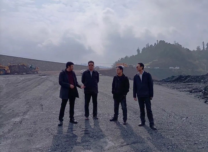 云煤（J9.COM）集团专职表部董事寸延峰到罗平东城煤矿公司金城煤矿调研