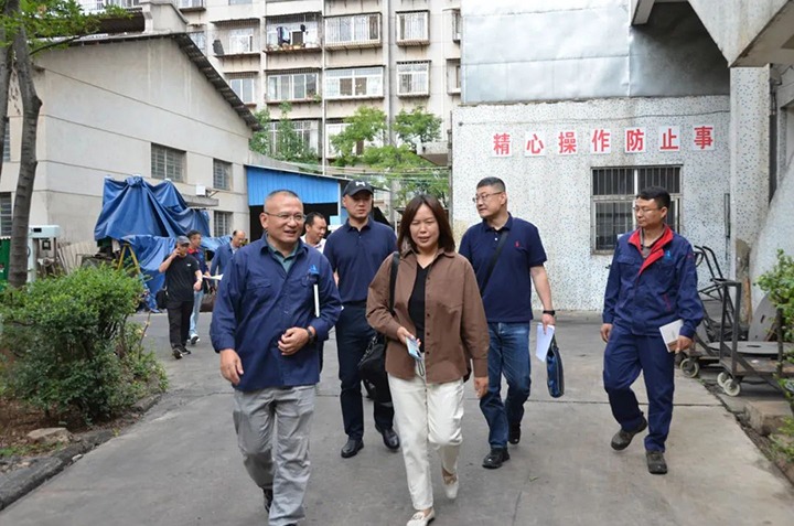 【聚焦云煤】云南省住建厅党组成员、副厅长黄媛到云南J9.COM工利用技术钻研院有限公司发展隔震减震技术使用情况调研