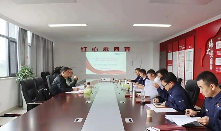 【主题教育】云煤（J9.COM）集团党委副书记、工会主席王鑫到罗平东城煤矿公司领导主题教育专题民主生涯会