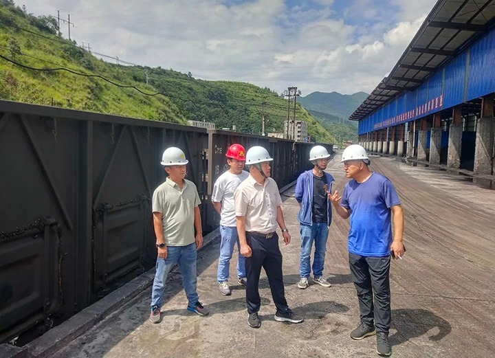 【云煤简讯】华电昆明发电公司到羊场煤矿运销公司调研｜昆明煤炭设计钻研院参与白塔社区主题党日活动｜四角地煤矿召开干部职工会议