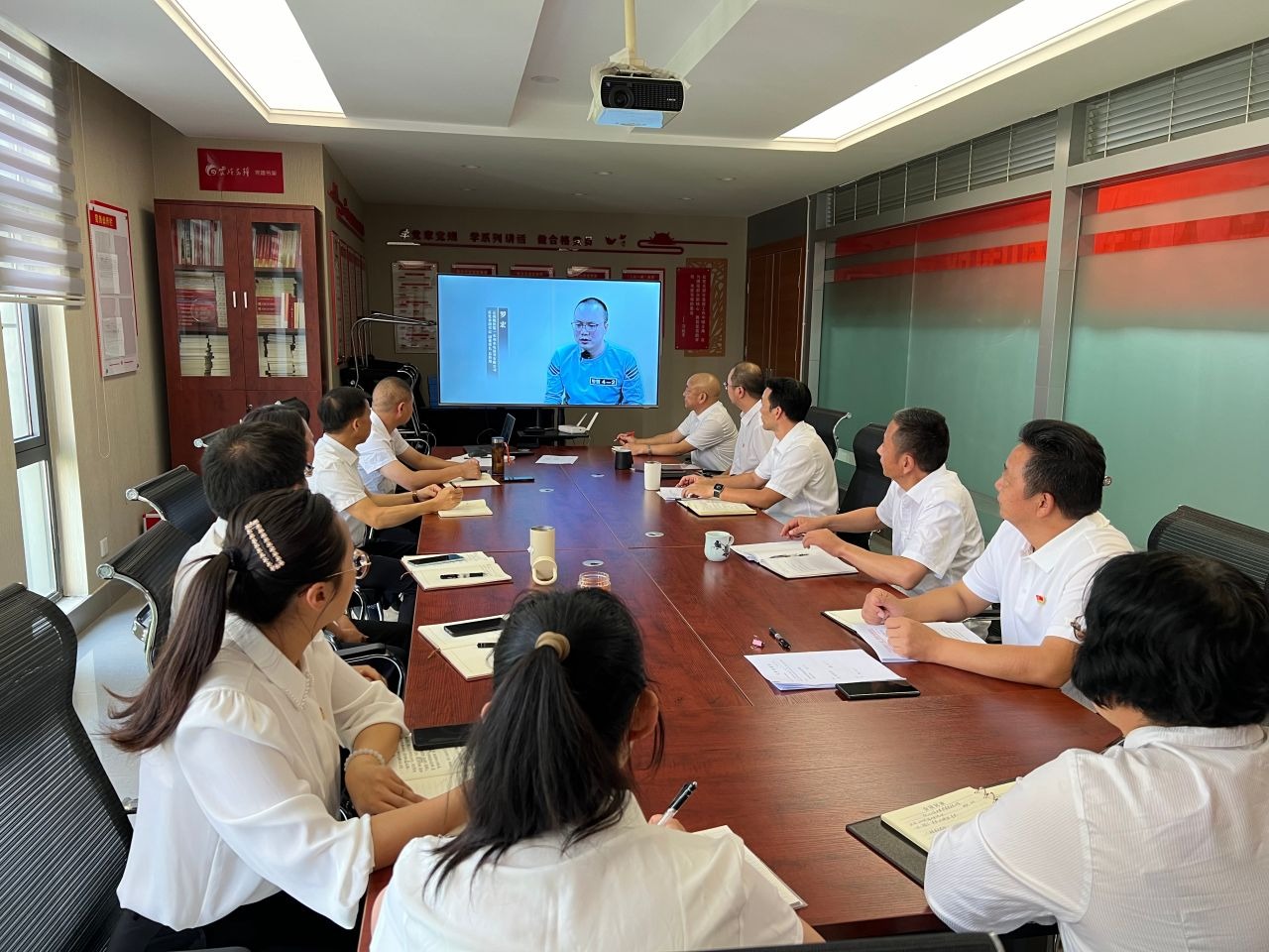 J9.COM地产党支部组织发展“以案为鉴 明纪守廉”警示教育活动