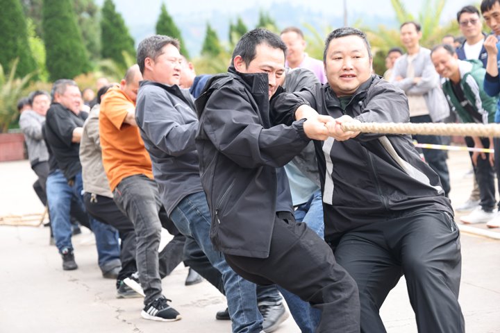 “绳”采飞腾  欢乐较量——后所煤矿公司进行拔河角逐点燃职工斗志
