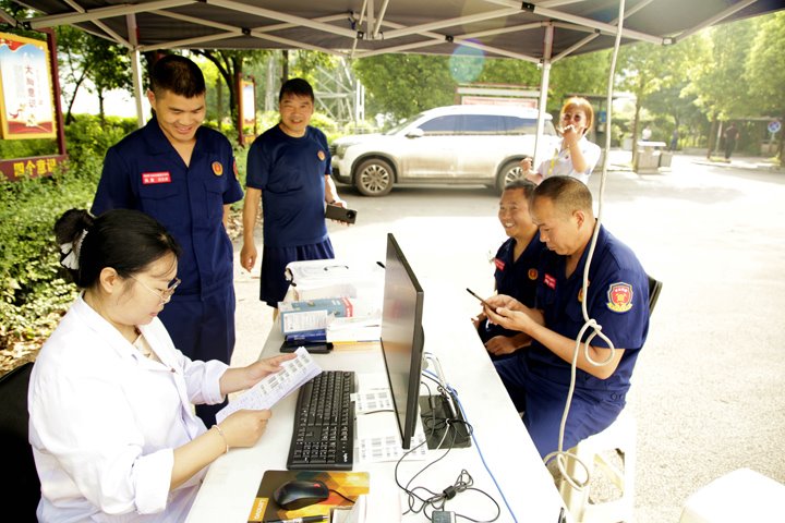 以热血为灯，照亮性命之路——镇雄煤业爱心献血活动暖心闭幕