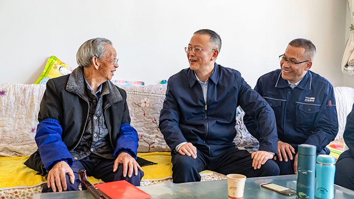 集团辅导深刻基层走访慰问一线难题职工